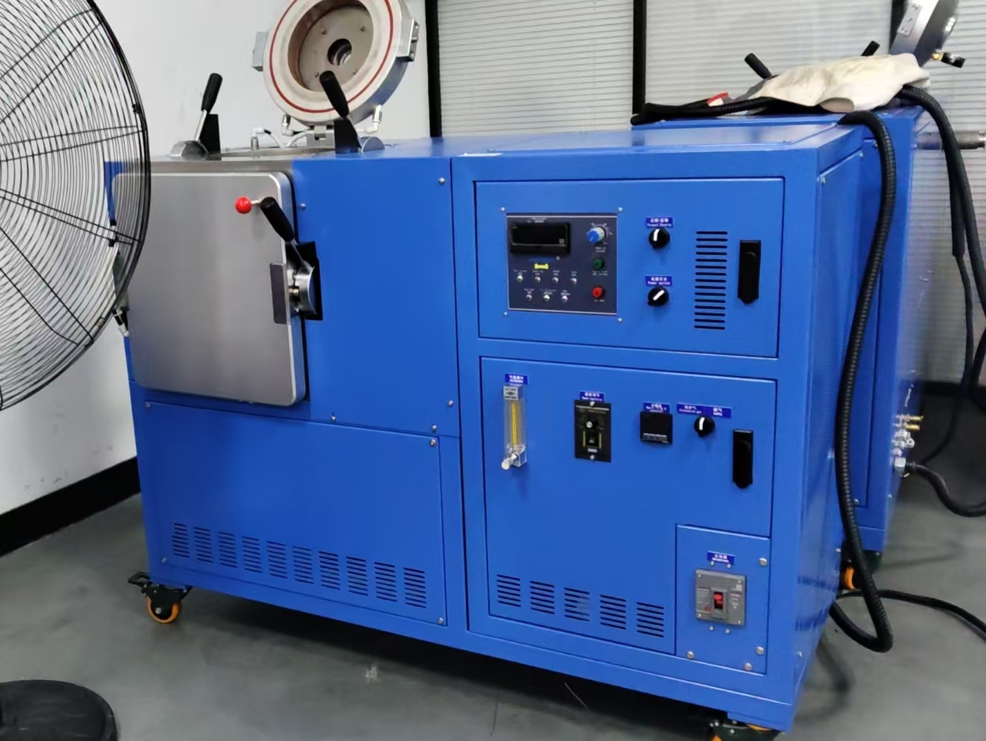 上?？蛻?   定制真空合金爐